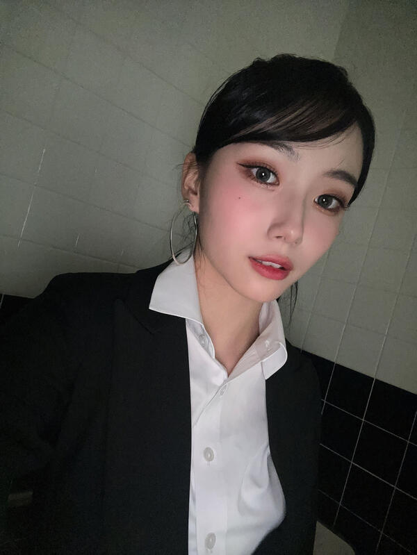 230821