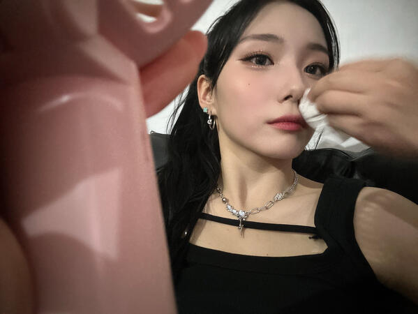 230826